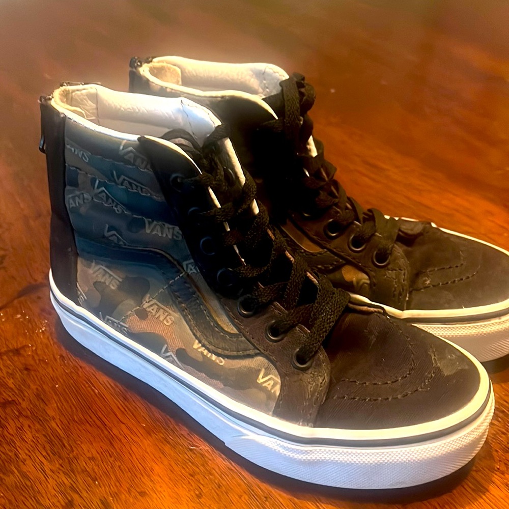 Vans Sk8-hi Filmore Camo little boy 13.5, lace up back zip